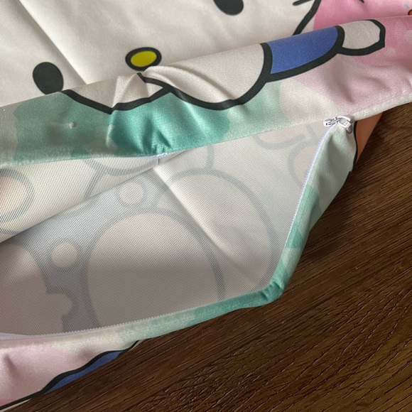 HELLO KITTY (Tiny Chum)-NWT Zipped Pillow Covering - Picture 2 of 8